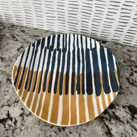 Crate and Barrel Salad Plates - Set of 4 - Picture 6 of 7